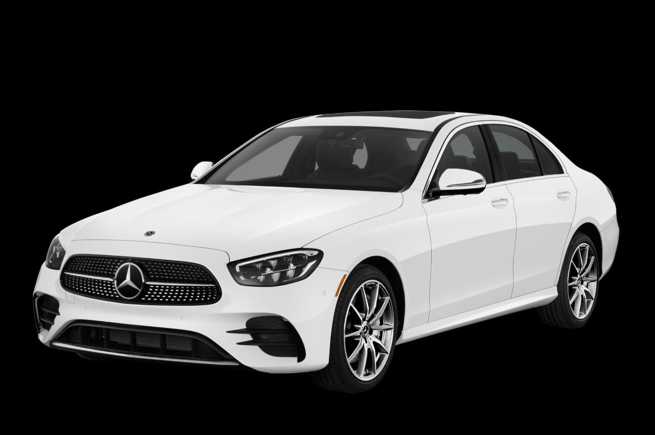 Mercedes-Benz Clasa E, berlină de culoare închisă